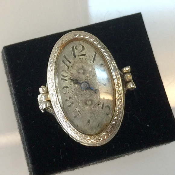 Vintage 14k Erie Watch Co. Finger Watch